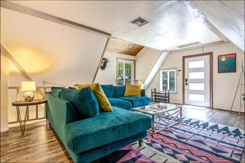 RACC00N Ridge Hot Tub Hideaway Chalet in Idyllwild-Pine Cove