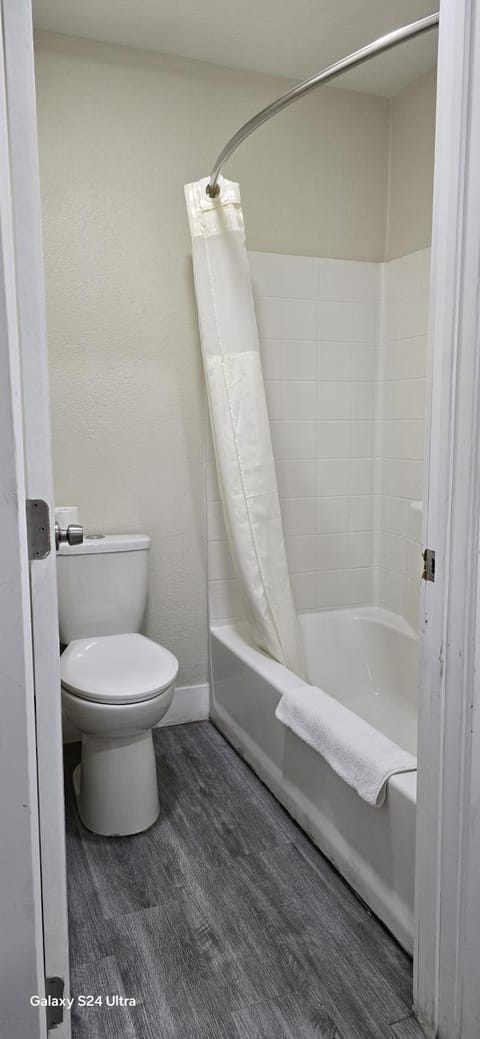 Hotel Avenida - Victorville, Hesperia, Apple Valley, I-15 Hotel in Victorville