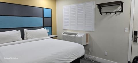 Hotel Avenida - Victorville, Hesperia, Apple Valley, I-15 Hotel in Victorville