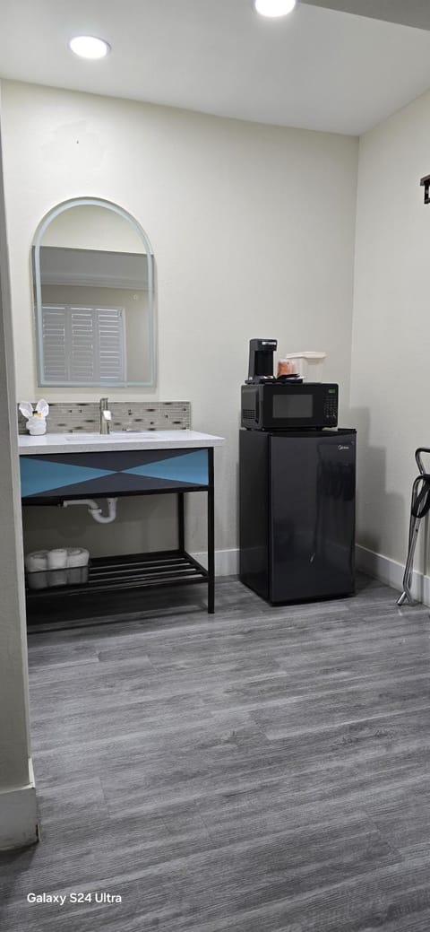 Hotel Avenida - Victorville, Hesperia, Apple Valley, I-15 Hotel in Victorville