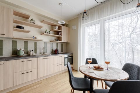Kitchen or kitchenette, Dining area, stove