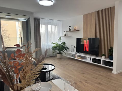 Communal lounge/ TV room, TV and multimedia, Living room, Evening entertainment, Mountain view