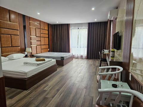 Bed, Bathroom, TV and multimedia, Balcony/Terrace, Living room, Photo of the whole room, Seating area, Bedroom, Quiet street view, towels