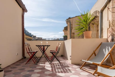 Patio, Day, Natural landscape, View (from property/room), Balcony/Terrace, Living room, Seating area, Dining area, Mountain view, sunbed