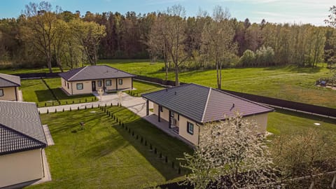 Property building, Spring, Day, Natural landscape, Garden, Garden view