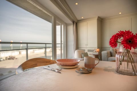 Appartement 1 op de zeedijk in Knokke van Logie marie Apartment in Knokke-Heist