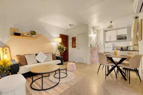Living room, Meals