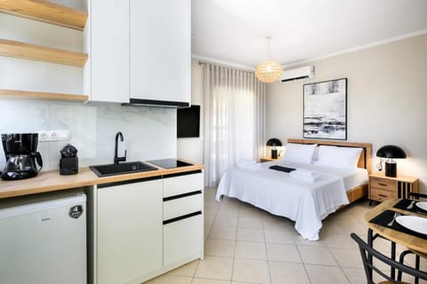 Bed, Coffee/tea facilities, Kitchen or kitchenette, Bedroom, oven, stove, kitchen