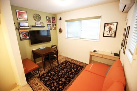 Communal lounge/ TV room, Living room, Seating area, Evening entertainment