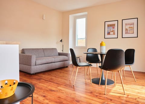 Living room, Dining area