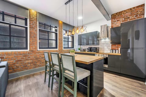 Kitchen or kitchenette, Dining area, oven, stove