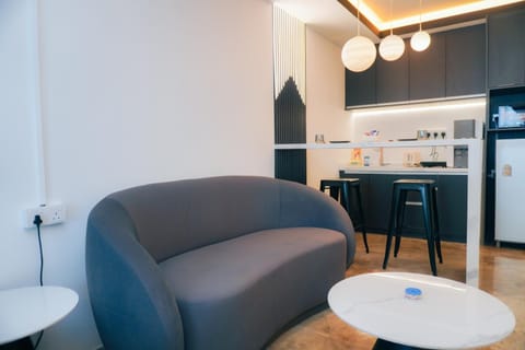 Kitchen or kitchenette, Living room, Seating area, Dining area, pet friendly