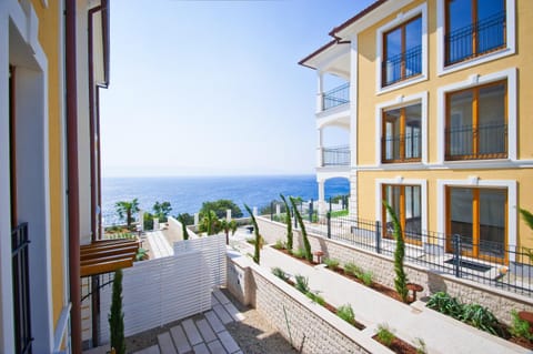 Facade/entrance, Sea view