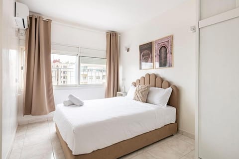 Bedroom, air conditioner