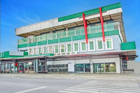 Facade/entrance