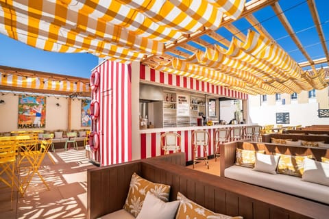 Patio, Bird's eye view, Lounge or bar, Food and drinks, Drinks, Non alcoholic drinks