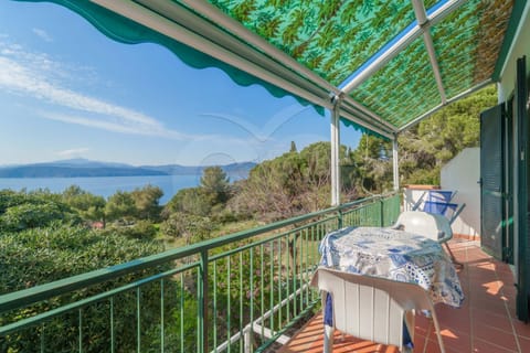 Patio, Natural landscape, View (from property/room), Balcony/Terrace