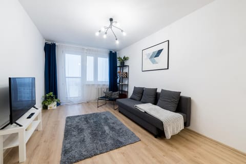 Communal lounge/ TV room, Bed, TV and multimedia, Living room, Photo of the whole room, Seating area, Evening entertainment