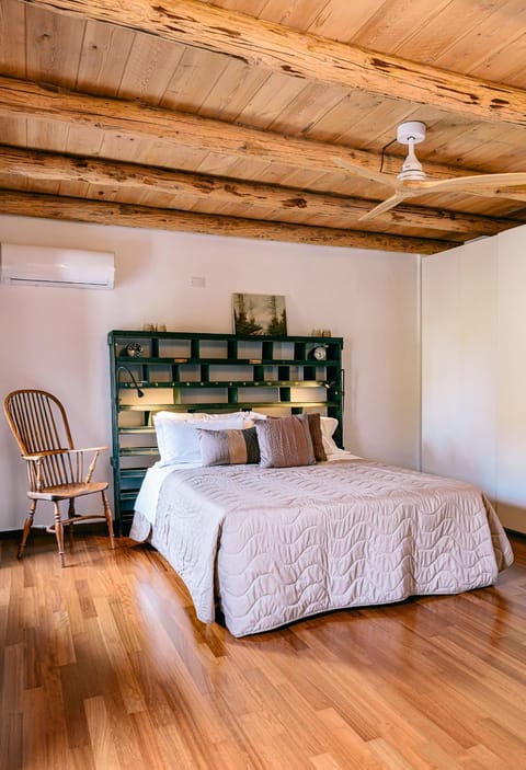 Photo of the whole room, Bedroom, air conditioner
