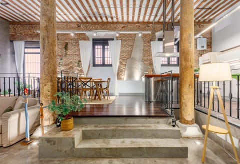 Historic Loft for 7 in Heart of Madrid Apartment in Centro
