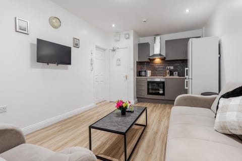 TV and multimedia, Living room, Seating area, kitchen