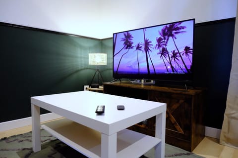 Communal lounge/ TV room, TV and multimedia