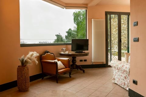 Communal lounge/ TV room, TV and multimedia, Living room, Seating area, Evening entertainment