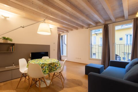 TV and multimedia, Living room, Dining area