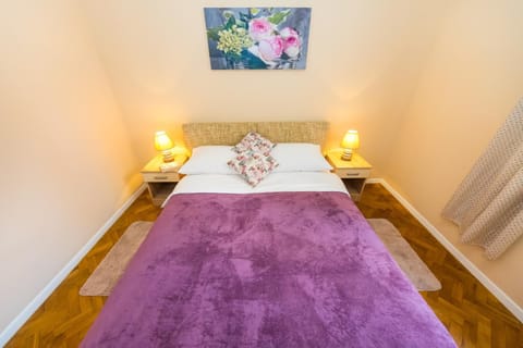 Photo of the whole room, Decorative detail, Bedroom