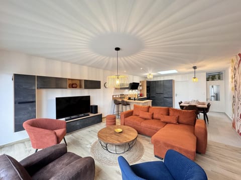 Communal lounge/ TV room, TV and multimedia, Living room