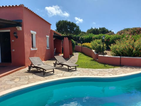 Property building, Swimming pool, sunbed