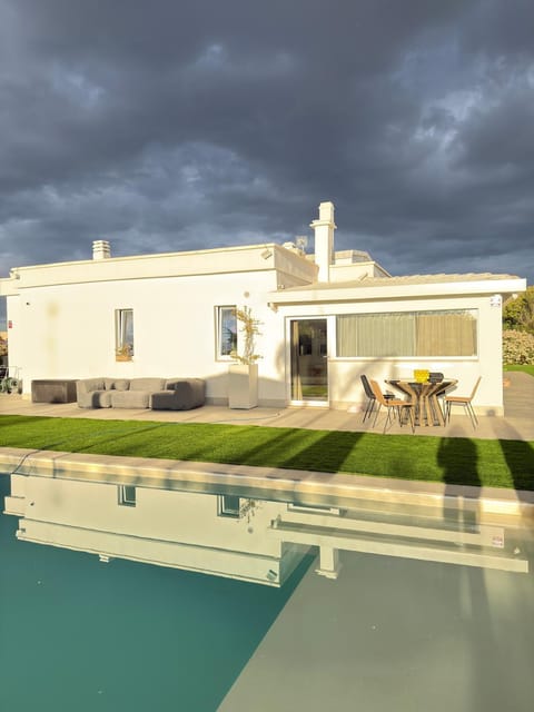 Property building, Pool view, Swimming pool, Swimming pool