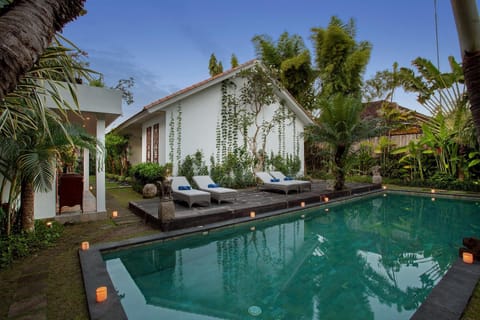 On site, Swimming pool