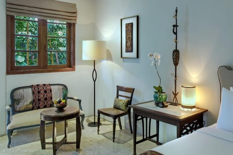 Seating area, On site