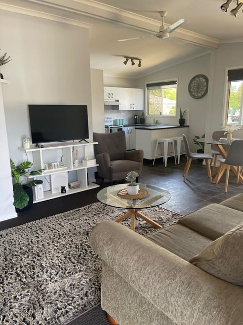 TV and multimedia, Kitchen or kitchenette, Living room, Dining area