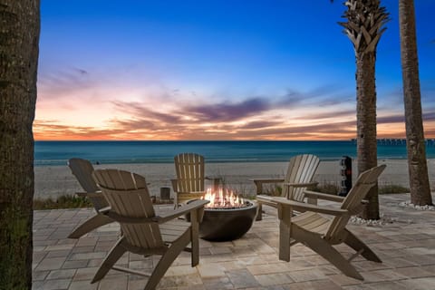 Patio, Natural landscape, View (from property/room), Balcony/Terrace, Seating area, Beach, Sea view, Sunset