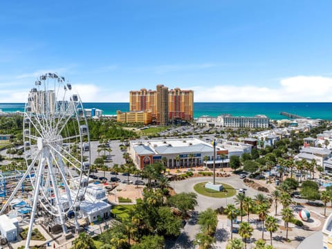 Property building, Nearby landmark, Day, Neighbourhood, Natural landscape, Bird's eye view, Beach, City view, Sea view, Location