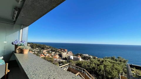 LA RESIDENCE COSTA PLANA, Appt 204, VUE SUR LA MER Apartment in Cap-d'Ail