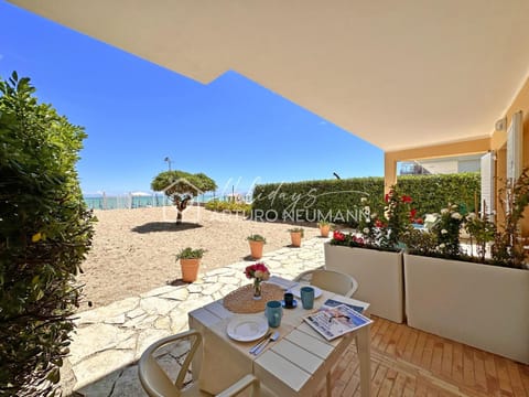 Patio, Day, Natural landscape, Garden, View (from property/room), Dining area, Beach, Garden view, Sea view