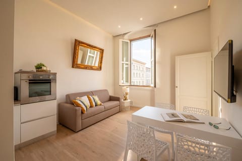 TV and multimedia, Kitchen or kitchenette, Living room, Seating area