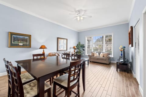 TV and multimedia, Living room, Seating area, Dining area