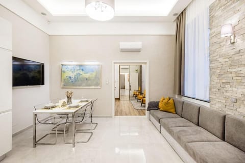 TV and multimedia, Living room, Dining area