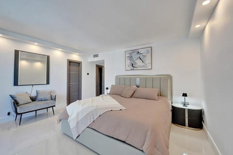 Luxury Oceanfront 3 Bedroom condo on the beach 16 Floor Apartment in Hollywood Beach