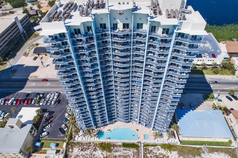 Natural landscape, Bird's eye view, Hot Tub, Balcony/Terrace, Living room, Guests, Guests, Guests, Pool view, Area and facilities, Swimming pool, group of guests, group of guests, group of guests, Family, Family, Family