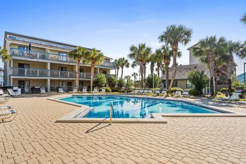 Property building, Day, Natural landscape, Balcony/Terrace, Pool view, Swimming pool, sunbed