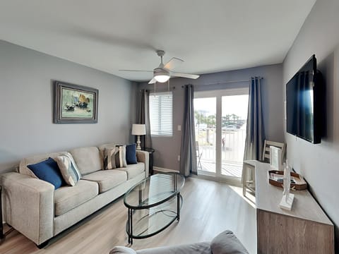 TV and multimedia, Balcony/Terrace, Living room, Seating area, furniture