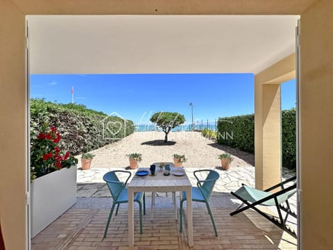 Patio, Day, View (from property/room), Balcony/Terrace, Seating area, Dining area