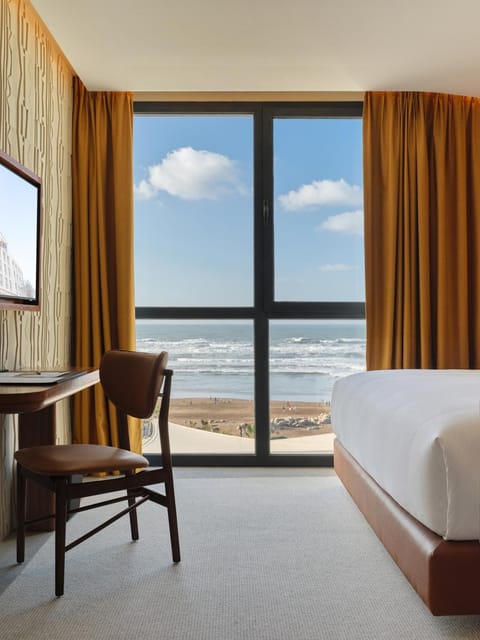 Photo of the whole room, Sea view