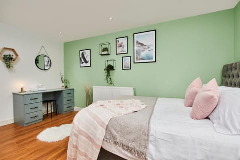 Central 3 Bedroom, En Suite - Perfect For Groups! Apartment in Leeds