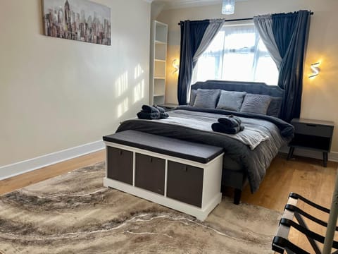 Bed, Seating area, Bedroom, towels